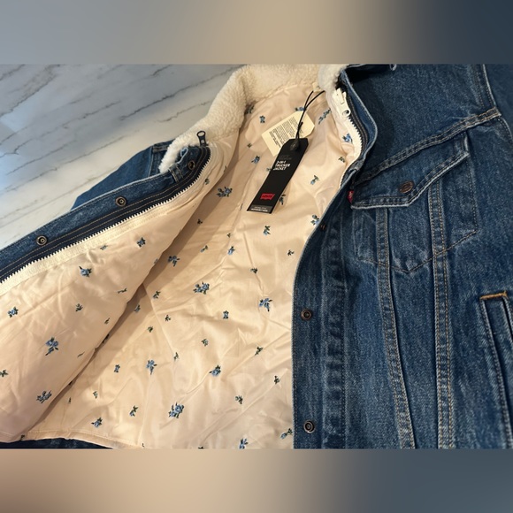 Levi’s | 3 in 1 Trucker Jacket in Three Moves Medium Wash - Picture 8 of 11